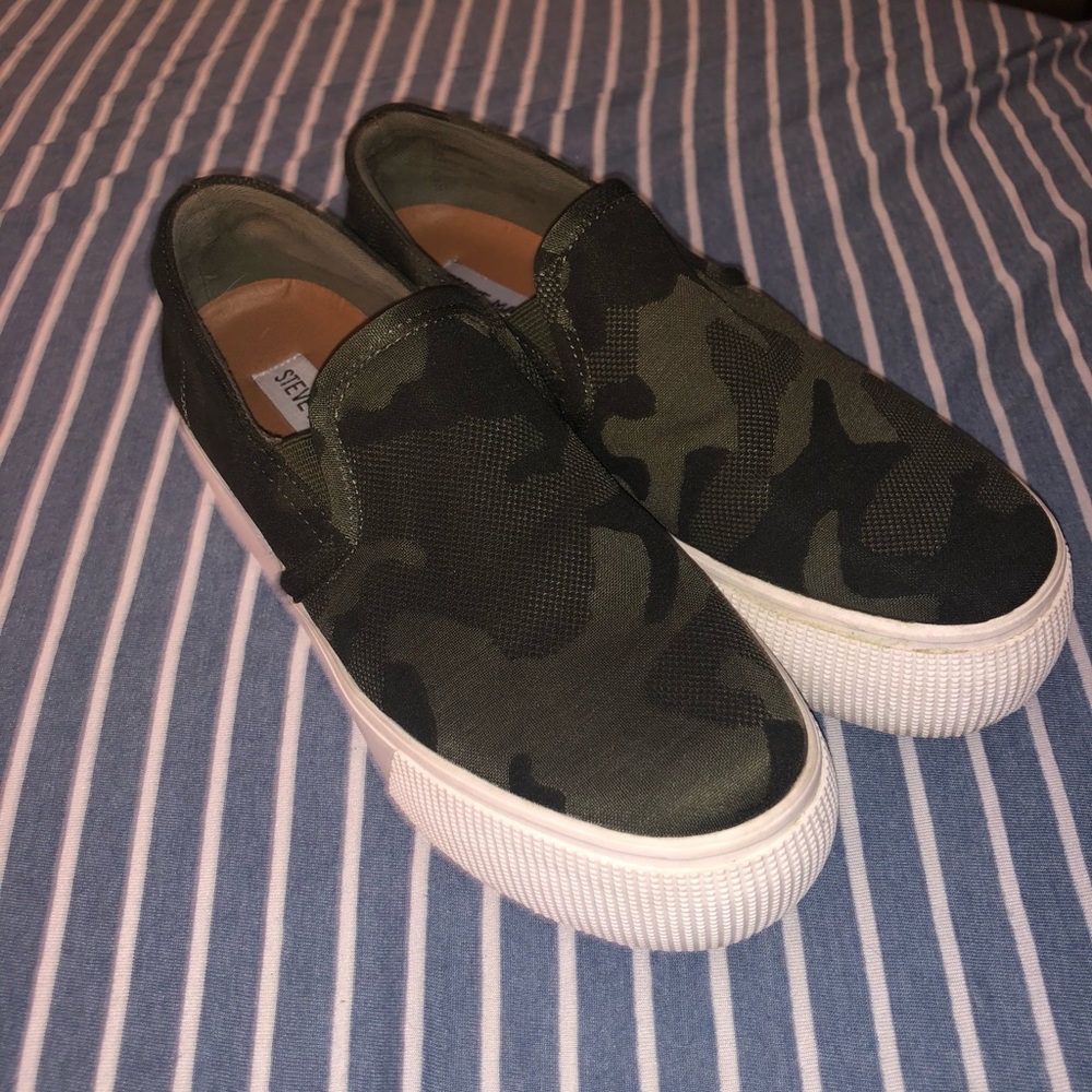 Steve Madden platform camouflage sneakers